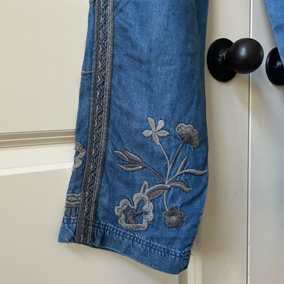 NWT Johnny Was Biya Aventura Embroidered Cargo Denim Pants size 6 - Picture 13 of 16